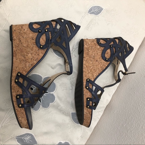 Adrienne Vittadini W Size 10 Gray Fine Leather Cork Wedges with Geometric Design - Picture 9 of 16